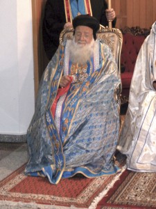 Patriarch Igantius Zakka I. in Gottesdienstornat