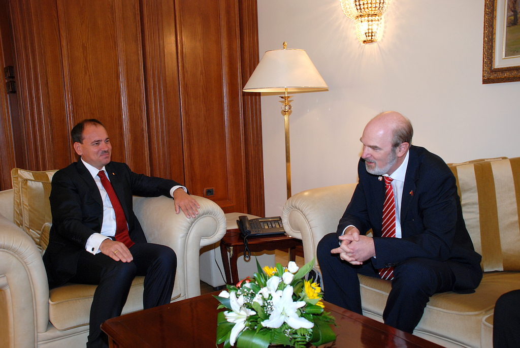 Schirrmacher im Gespräch mit dem muslimischen Präsidenten von Albanien über die Lage der Christen im Land (© Republik Albanien)