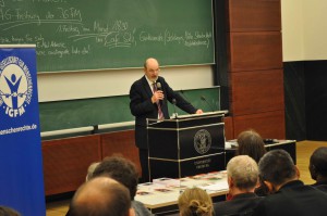 Prof. Schirrmacher während der Vorlesung (© IGFM)