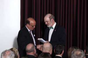 Thomas Schirrmacher dankt dem Bürgermeister von Detmold, Rainer Heller