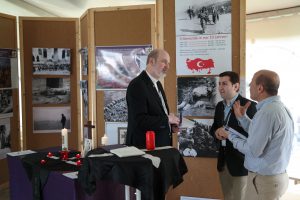 Besuch in der Ausstellung über den Völkermord besonders an den syrischen Christen