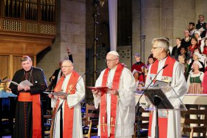 (v. l.) Kurt Kardinal Koch, Bischof Younan, Papst Franziskus, Pfr. Junge Foto 9: Festgottesdienst im Dom zu Lund