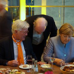 Foto: Mit Bundeskanzlerin Angela Merkel und Heinrich Bedford-Strohm