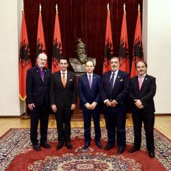 Der Präsident von Albanien mit der Delegation des Könglichen Hauses von Ghassan