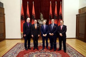 Der Präsident von Albanien mit der Delegation des Könglichen Hauses von Ghassan