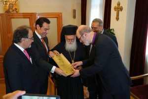 Thomas Schirrmacher reads the text of the certificate of the Royal Academy to Archbishop Anastasios