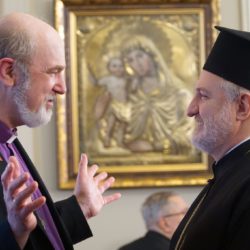 Schirrmacher im Gespräch mit dem Sekretär des Patriarchen © BQ/Warnecke