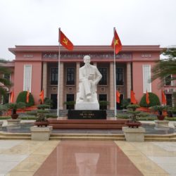 The main building of the university ‘National Academy of Politics’ with the Ho Chi Min statue © IIRF/Martin Warnecke