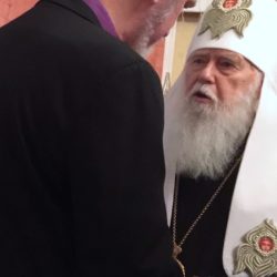 Bishop Thomas Schirrmacher and Patriarch Filaret discussing © BQ/Warnecke