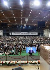 Ansprache vor 40.000 Teilnehmern der Ahmadiyya Jalsa Salana in Karlsruhe vor der Ansprache ihres Oberhauptes Kalif Mirza Masrur Ahmad © BQ/Warnecke
