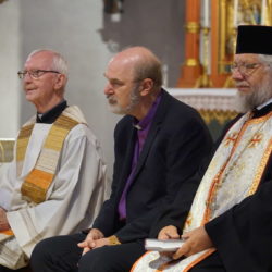 (from left to right) Retired Cathedral Pastor Helmut Hummel, Bishop Thomas Schirrmacher, Archimandrite Dr. Andreas A. Thiermeyer © BQ/Warnecke