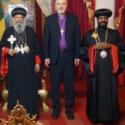 (from left) Patriarch Abune Mathias, Bischop Thomas Schirrmacher, and Bischop Melake Genet Abba Kidane Mariam © BQ/Schirrmacher