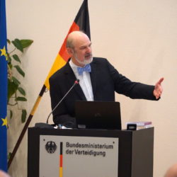 Thomas Schirrmacher bei seinem Vortrag im Stauffenbergsaal des Bundesverteidigungsministeriums (Nahaufnahme) © BQ/Warnecke