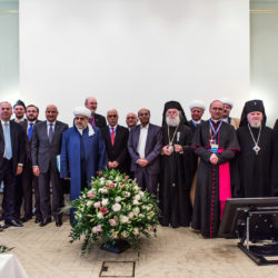 Einige der Teilnehmer im Gruppenbild mit Großscheich Sheikh-ul-Islam Allahshukur Pashazade (Mitte) © Botschaft von Aserbaidschan in Berlin
