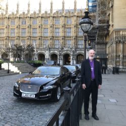 Thomas Schirrmacher in the courtyard of the British Parliament in front of Prime Minister May’s official car during the Brexit debate © BQ/Warnecke