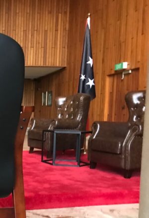 Der Sessel des Premiers im Parlament von Papua Neuguinea © BQ/Thomas Schirrmacher