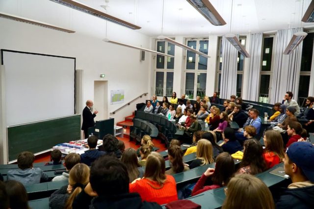 Gastvortrag von Thomas Schirrmacher über Menschenhandel in der Universität Köln (Saal) © BQ/Martin Warnecke