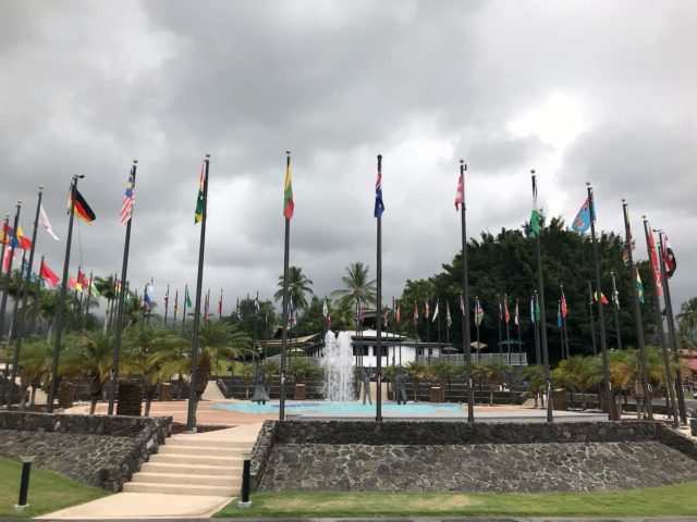 Der zentrale Flaggen- und Gebetsplatz der University of the Nations, Kailua-Kona (Hawaii) © BQ/Thomas Schirrmacher
