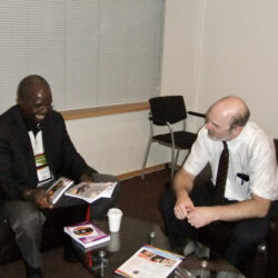 Mit dem Vorsitzenden des Auswahlkommitees des Kongresses in Kapstadt 2010, dem anglikanischen Erzbischof von Uganda, Henry Luke Orombi