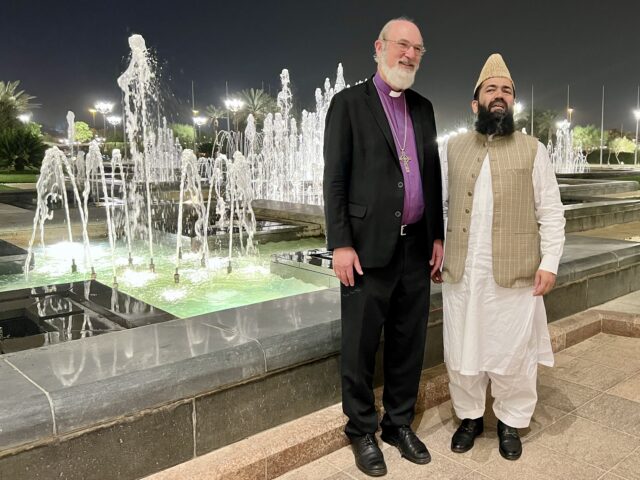 Grand Mufti of Lahore Azad and Bischof Schirrmacher in conversation © BQ / Dr. Esther Schirrmacher